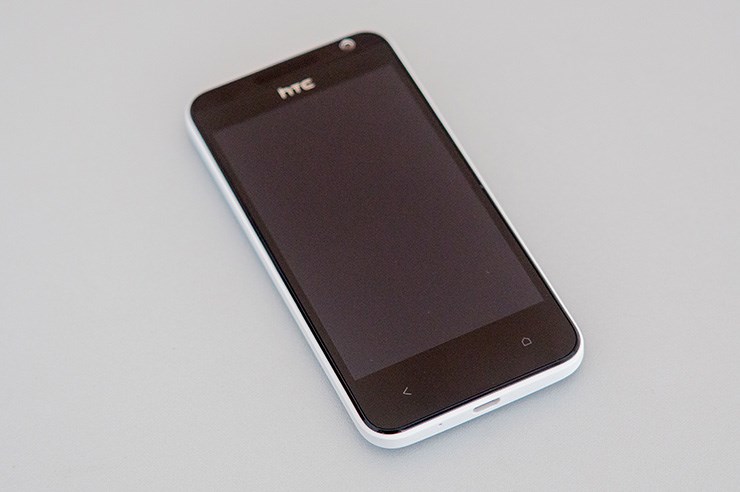 HTC Desire 300 (1).jpg